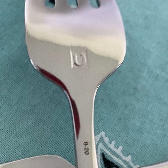 Oneida "Moda" pattern 18/10 NWOT Salad Forks Set/8 - Picture 3 of 12
